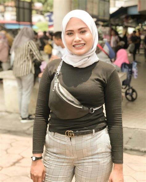 Pin Oleh Azizikong Di Casual Hijab Outfit Di 2020 Gaya Hijab Wanita