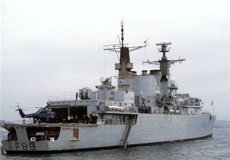 Hms Broadsword Arriving In Plymouth After Falklands War 38