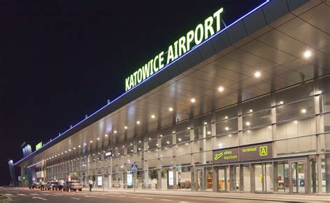 Lotnisko chopina jest położone na osiedlu okęcie (od którego pochodzi jego zwyczajowa nazwa) w dzielnicy włochy, w odległości około 8 km na południowy zachód od centrum miasta. Lotnisko Katowice Pyrzowice bilety- Bilety na samolot