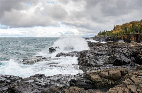 Lake Superior Waves Crashing Michigan Nature Photos By Greg Kretovic