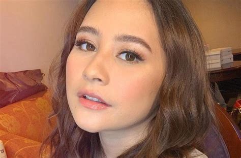 Disana aurel grebek kamar yang ada koleksi seharga mobil? 5 Momen Jalan-Jalan Prilly Latuconsina, Suka Kulineran Nih ...