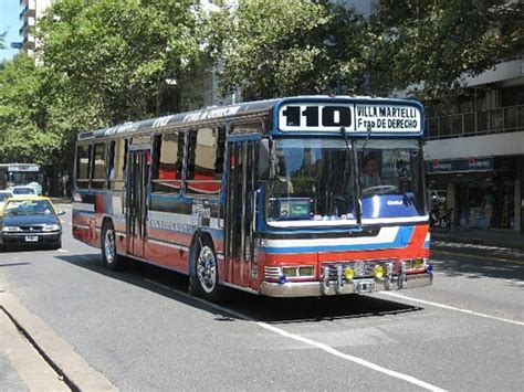 ✔ se conocen como sustantivos colectivos a los que aluden a un conjunto de seres, ya sean animales, personas o cosas, que. Ciudad vs. Nación: Ahora también colectivos y tranvía ...
