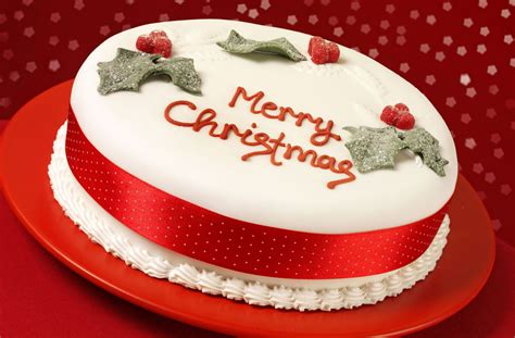 Christmas cake ideas 2020 easy recipe cakes for christmas. Classic Chic Christmas Cake | Recipes | GoodtoKnow