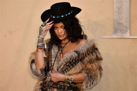 Rihanna Brings The Sun W Her To Diors Cruise Show In Calabasas Page