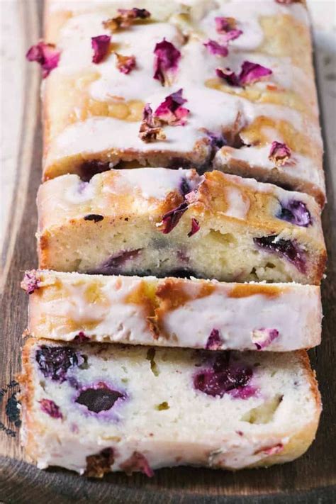 Christmas cakes don't always have to be about heavy fruit sponge and booze. Blueberry Olive Oil Loaf Cake • Salted Mint | Recipe | Cake recipes with oil, Blueberry cake ...