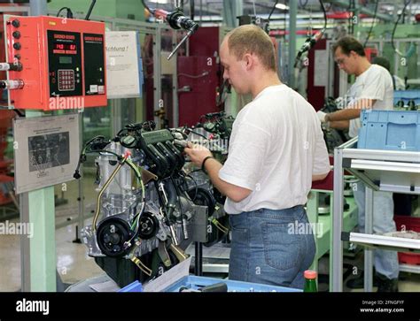 Deu Deutschland The Production Of The Engine For The Smart At The