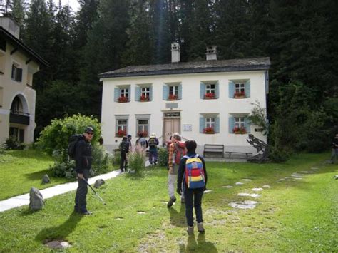 The nietzsche house is located on the main street in sils/segl maria (via da marias 67), a five minute walk from the town square and from the post office. Sils-Maria Nietzsche-Haus - Bild von Nietzsche-Haus, Sils ...