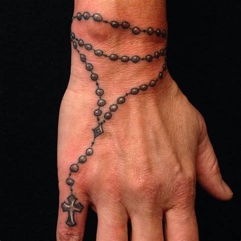 Linework and negative space cross tattoos for men. 21 Rosenkranz-Tattoos, die Sie an Haut-Kunst glauben ...