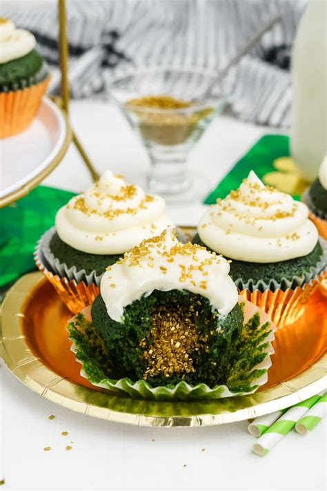These Delicious Green Velvet Cupcakes Are The Perfect St Patricks Day