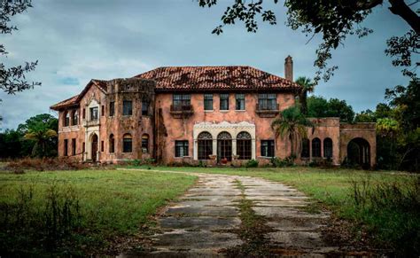 10 Abandoned Buildings In Florida Haunted By Black Eyed Kids