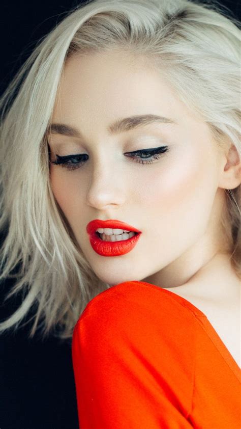 6 short haircuts that look great on everyone red lipstick makeup blonde beauty girl