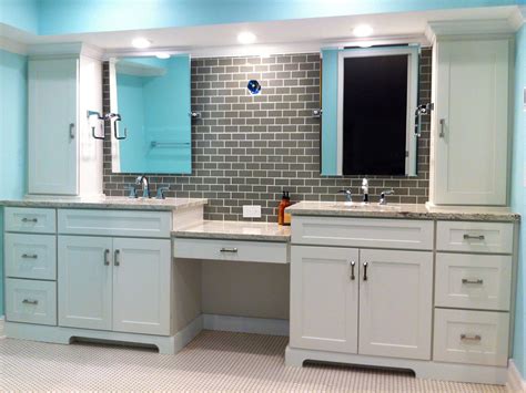 Traditionally, kitchen cabinets are mounted on walls. Phoenix kitchen gallery features CliqStudios.com Dayton ...