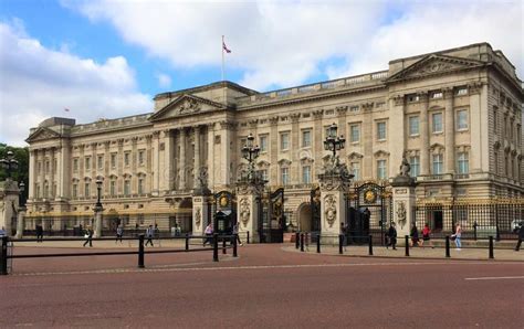 Buckingham Palace Is One Of The World S Few Remaining Working Royal