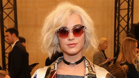 Katy Perrys New Pixie Haircut Is Breakup Hair At Its Best Vogue