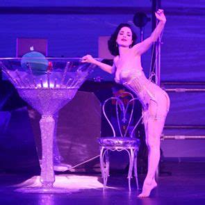 Burlesque Goddess Dita Von Teese Nude Topless Sexy Pics Scandal