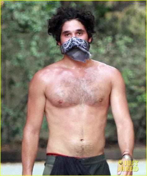 Dwts Alan Bersten Bares His Ripped Abs During A Shirtless Run Photo