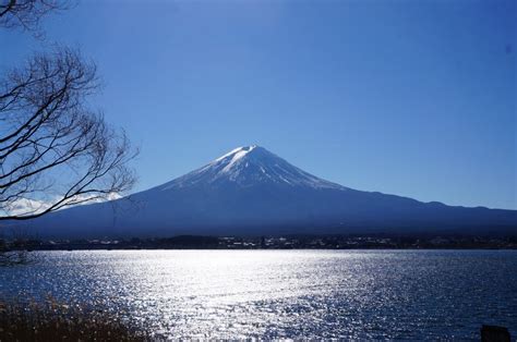 È una delle tre montagne sacre giapponesi, insieme al monte tate e al monte haku ed è indubbiamente uno dei. Penisola di Monte Fuji: Guida Gratuita alle città del ...