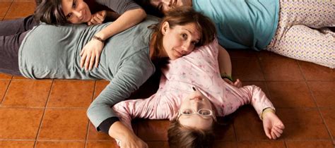 Rara La Película De Madres Lesbianas Chilenas Llega Por Fin A España Mírales