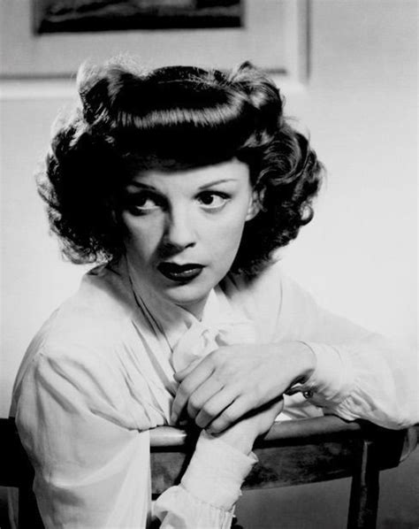 30 Beautiful Black And White Portrait Photos Of Judy Garland In The