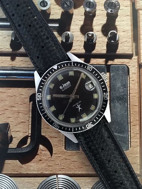 watchsteez.com - 1960s lejour 4007n automatic diver watch with date ...