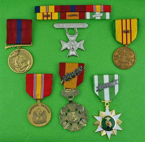 Marine Corps Vietnam 6 Ribbon Bar 5 Medals And Rifle Sharpshooter Badge