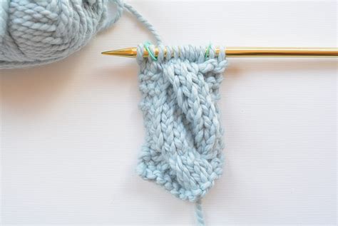 How To Knit A Simple Cable - Mama In A Stitch