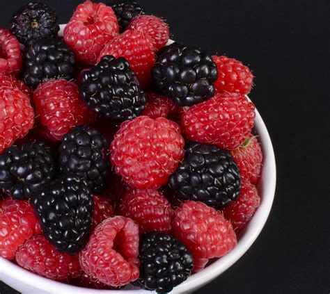 Desktop Wallpapers Raspberry Blackberry Food Fruit Closeup 2148x1920