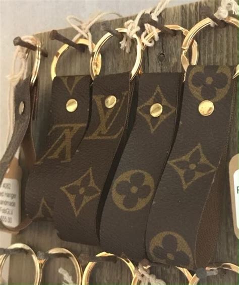 2018 louis vuitton graceful pm damier azur auth 2018 louis vuitton graceful pm damier azur authentic made in usa date code :sd1178 no receipt (poshmark will authenticate order $500 and above for free so buy with confidence) 100% authentic. Key Fob LV - Handmade | Louis vuitton keychain, Louis ...