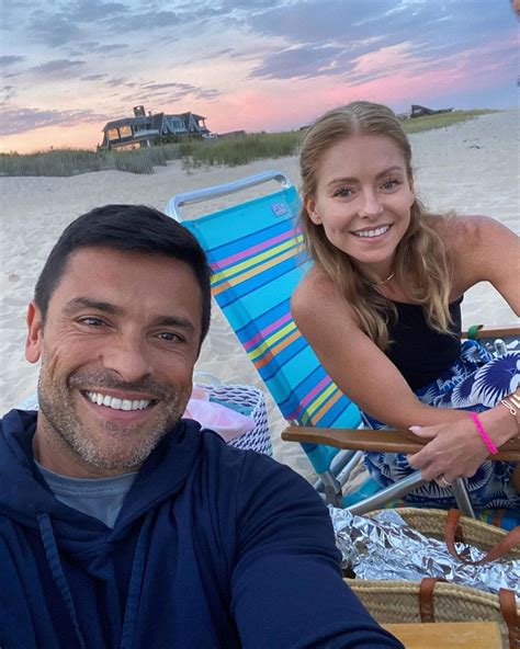 Kelly Ripa Claps Back At Claims She Used A Filter In Beach Selfie It