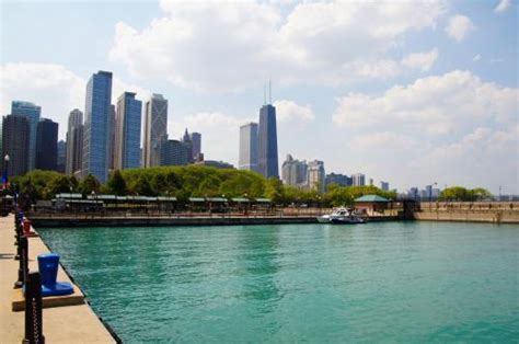It is split into two large land segments: Lake Michigan walk : Chicago | Visions of Travel