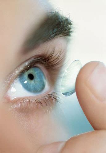 Contact lens yang tersangkut di atas mata bisa menyebabkan iritasi dan infeksi pada kornea mata. my online diary: KESAN MEMAKAI KANTA LEKAP @ contact len