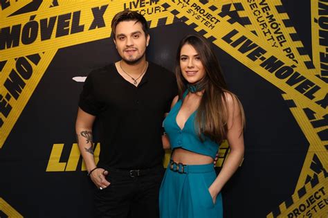 Maybe you would like to learn more about one of these? Luan Santana posa com a namorada nos bastidores do Villa ...