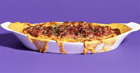 Creamy mac and cheese studded with crispy spam cubes. Mac'n'cheese au smoked meat | Zeste