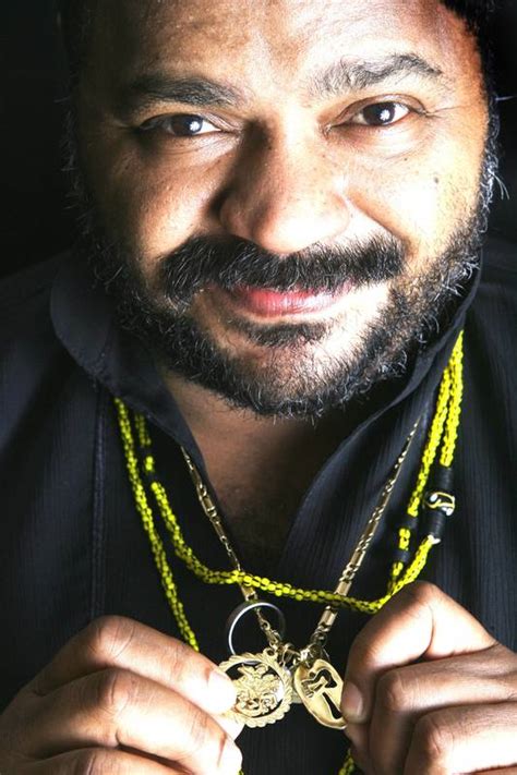 Letras de músicas de arlindo cruz como 'meu lugar', 'o bem', 'iansã', 'ainda é tempo pra ser o dvd e cd duplo ?arlindo cruz mtv ao vivo? Arlindo Cruz canta para 25 mil pessoas contra a intolerância religiosa