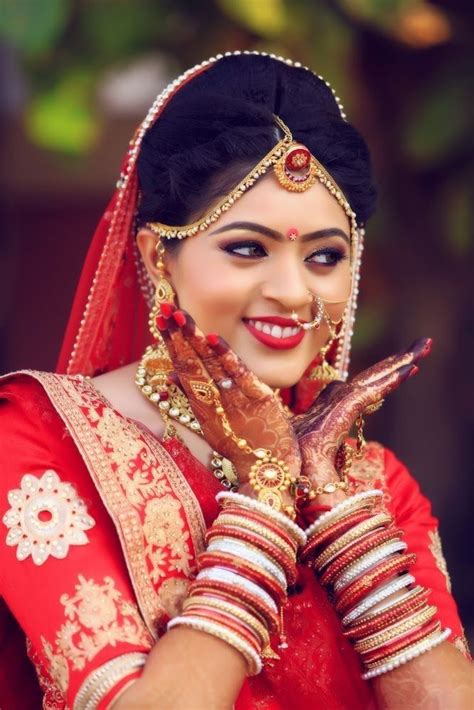 Indian Bride Poses Indian Wedding Poses Indian Bridal Photos Wedding