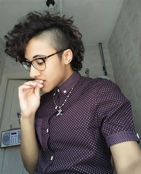 9 androgynous hairstyles in 60 seconds (feat. Lesbian Haircuts | Lesbian hair, Tomboy hairstyles, Androgynous hair