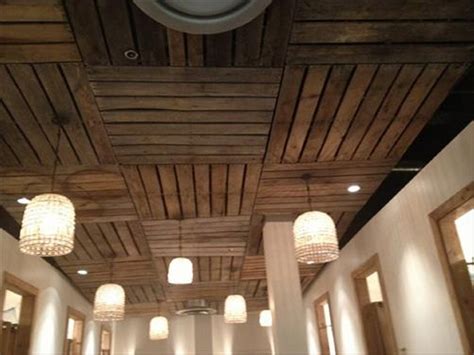 Wood ceiling is a warm touch. Pallet Ceiling Ideas | Pallet Ideas