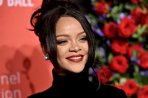 twitter thinks rihanna is pregnant know the reason why
