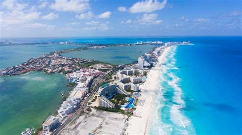 Considerado por muchos como la mejor playa de brasil. Cancún: Playas Limpias de Sargazo hoy 26 de abril de 2020 ...