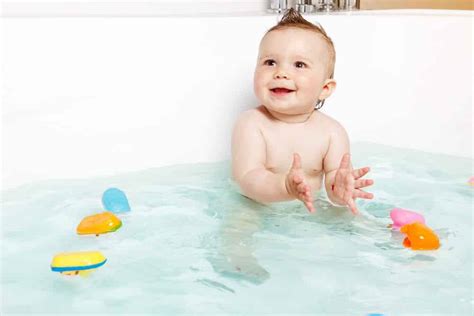 Lay your baby in the tub feet first. How To Make Your Baby Bath Time A Happy One | ParentsNeed