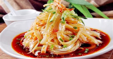 The noodles are usually topped with vegetables and herbs such as spring onions, garlic, leeks, coriander, sichuan peppercorns, cumin, and chili. A Comprehensive Guide to 13 Types of Chinese Noodles