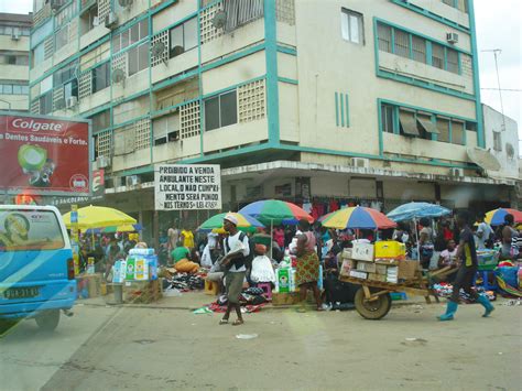 Ruas De Luanda São Montras De Vendas Para Garantir O Sustento De Casa Ver Angola Diariamente