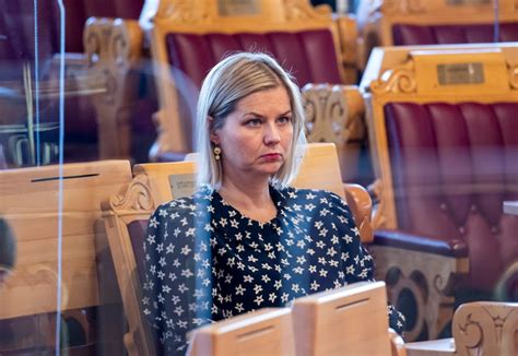 Derfor aksepterer vi ikke negativ sosial kontroll,. Venstre-topp var møtefikser for First House-kunder | Kampanje