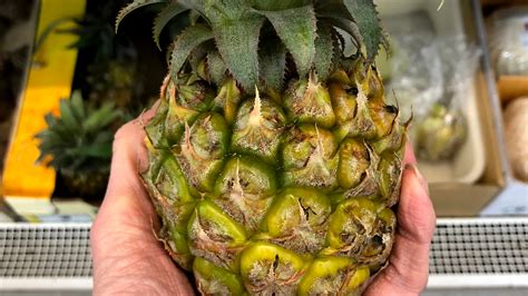 Heres What Happens When You Eat Pineapple Every Day