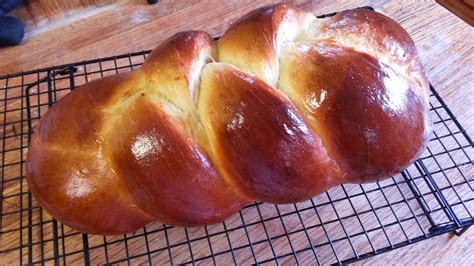 Sep 03, 2019 · part the hair into two portions and make a french braid on one side. Pillowy Soft Egg Bread 3 Strand Braid