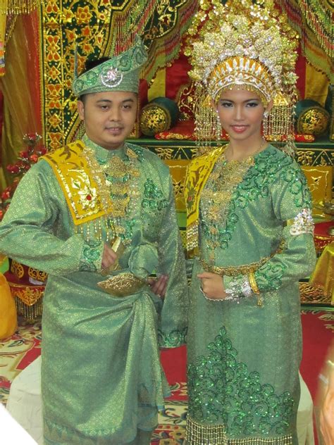 10 Pakaian Adat Riau Fashion Terpopuler