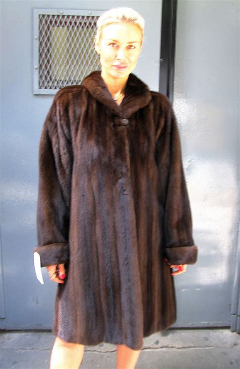 pre owned mahogany female mink 7 8 coat mink fur madame mahogany madison fur coat greats