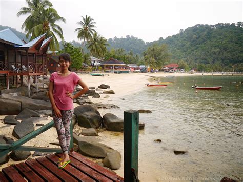 Di samping itu, penduduk tempatan juga. Percutian ke Pulau Tioman 2013 :)