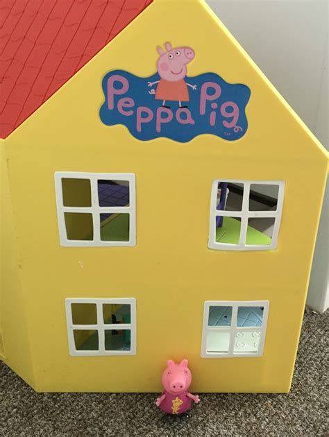 Find out more about peppa, her family and her friends! Peppa Pig Family Home Toy Review | Newcastle Family Life