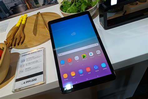 It commemorates the malayan declaration of independence of 31 august 1957, and is defined in article 160 of the constitution of malaysia. Samsung Boyong Galaxy Tab A 2018 ke Indonesia, Berapa ...